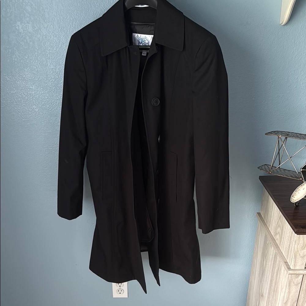 Black Trench Coat with Classic Lapel Design